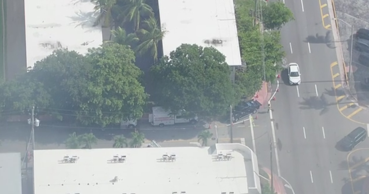 Miami-Dade transit bus hits building, causes gas leak, police say