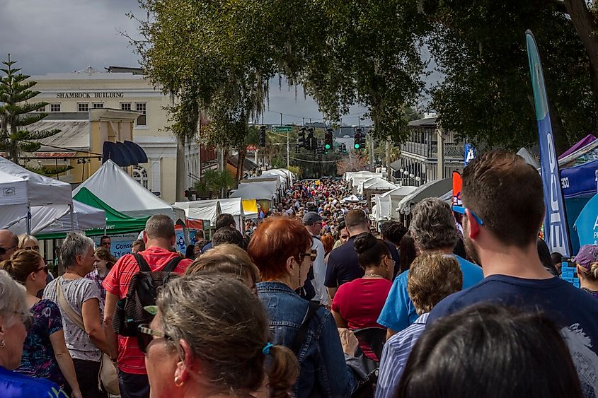 Crowded street of Mount Dora during the Spring Festival of Arts and Crafts. Image credit: Pelow Media via Shutterstock.