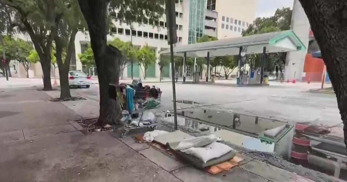 Miami approves ordinance that allows police to arrest individuals sleeping in public after verbal warning