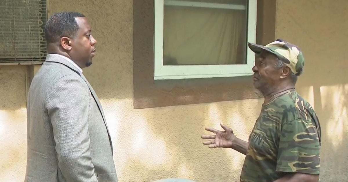 Stranger fixes AC for disabled South Florida man after he goes a year without it: "I'm thankful"