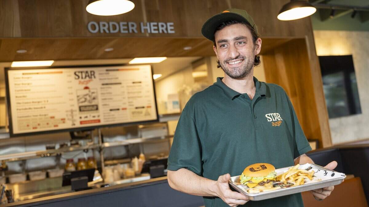 Estrella Insurance opens restaurant Star Burger in Miami