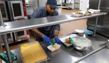 Broward schools to raise lunch prices to help deal with deficit