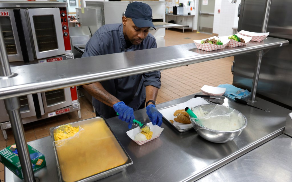 Broward schools to raise lunch prices to help deal with deficit