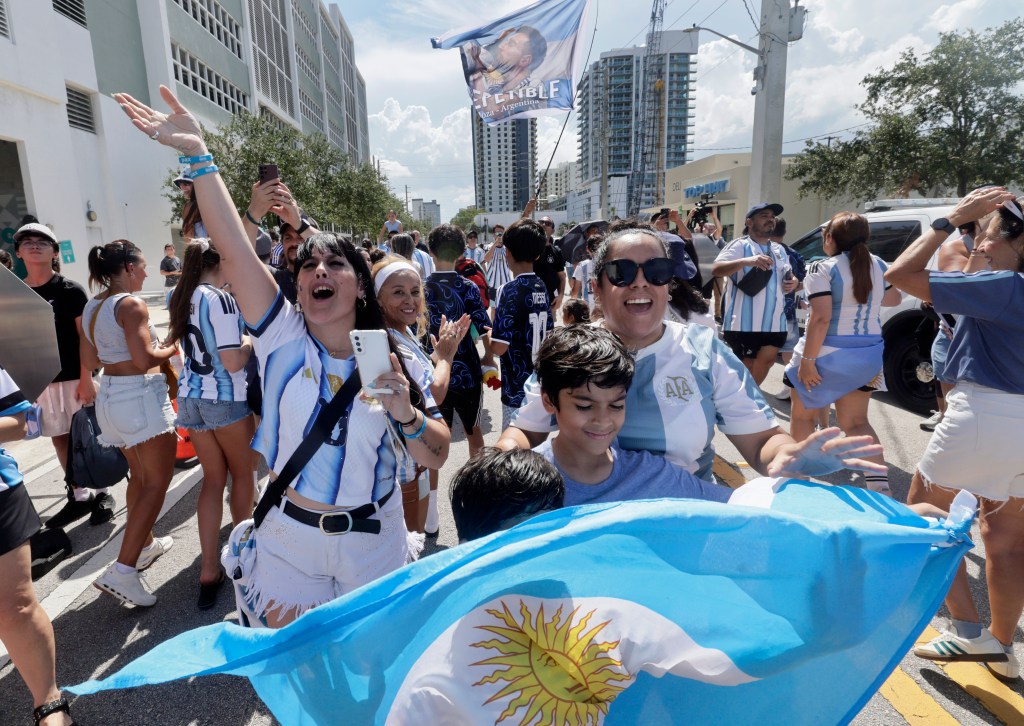 Argentine fans give lift to World Cup heroes in Fort Lauderdale – Sun Sentinel