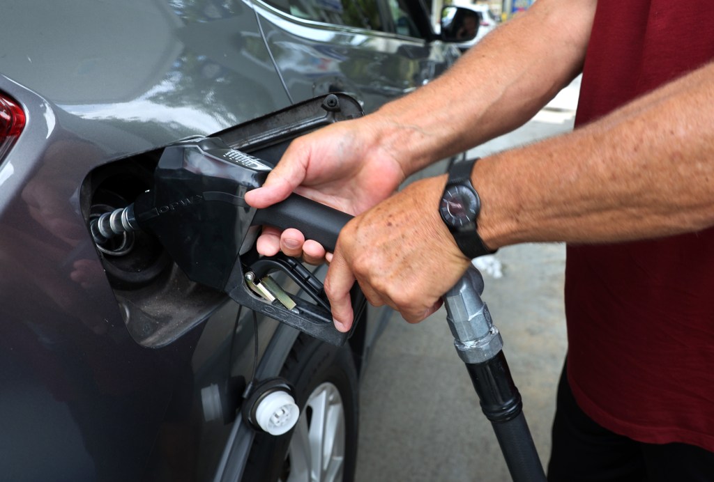 Gas prices hold steady in Florida over holiday – Sun Sentinel