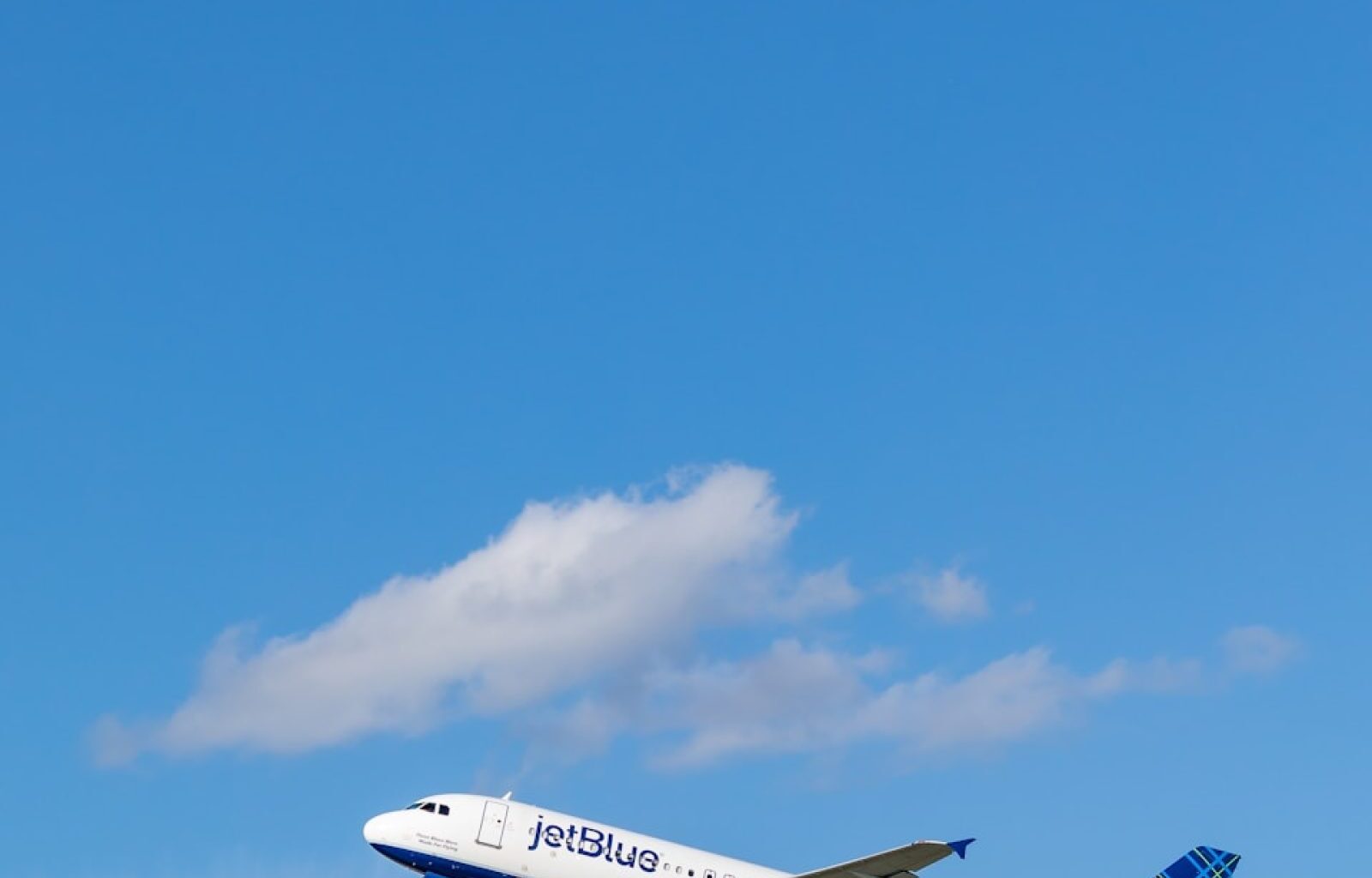JetBlue Expands Fort Lauderdale Operations, Plans to Hire Former Spirit Employees