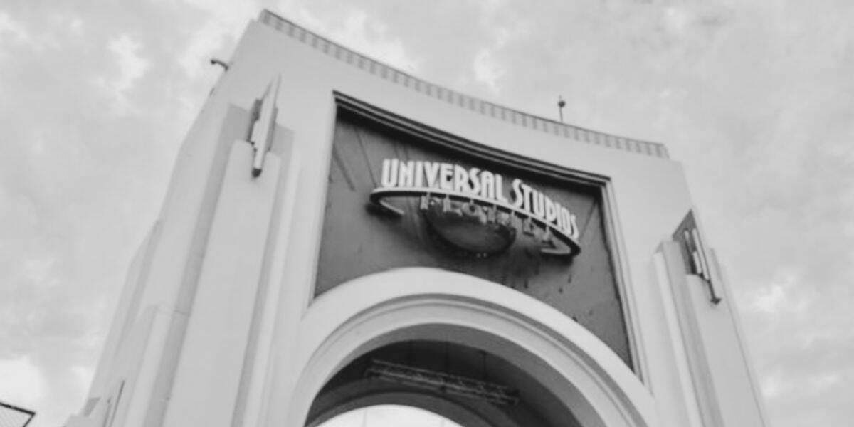 black and white picture of Universal Studios Florida entrance arch
