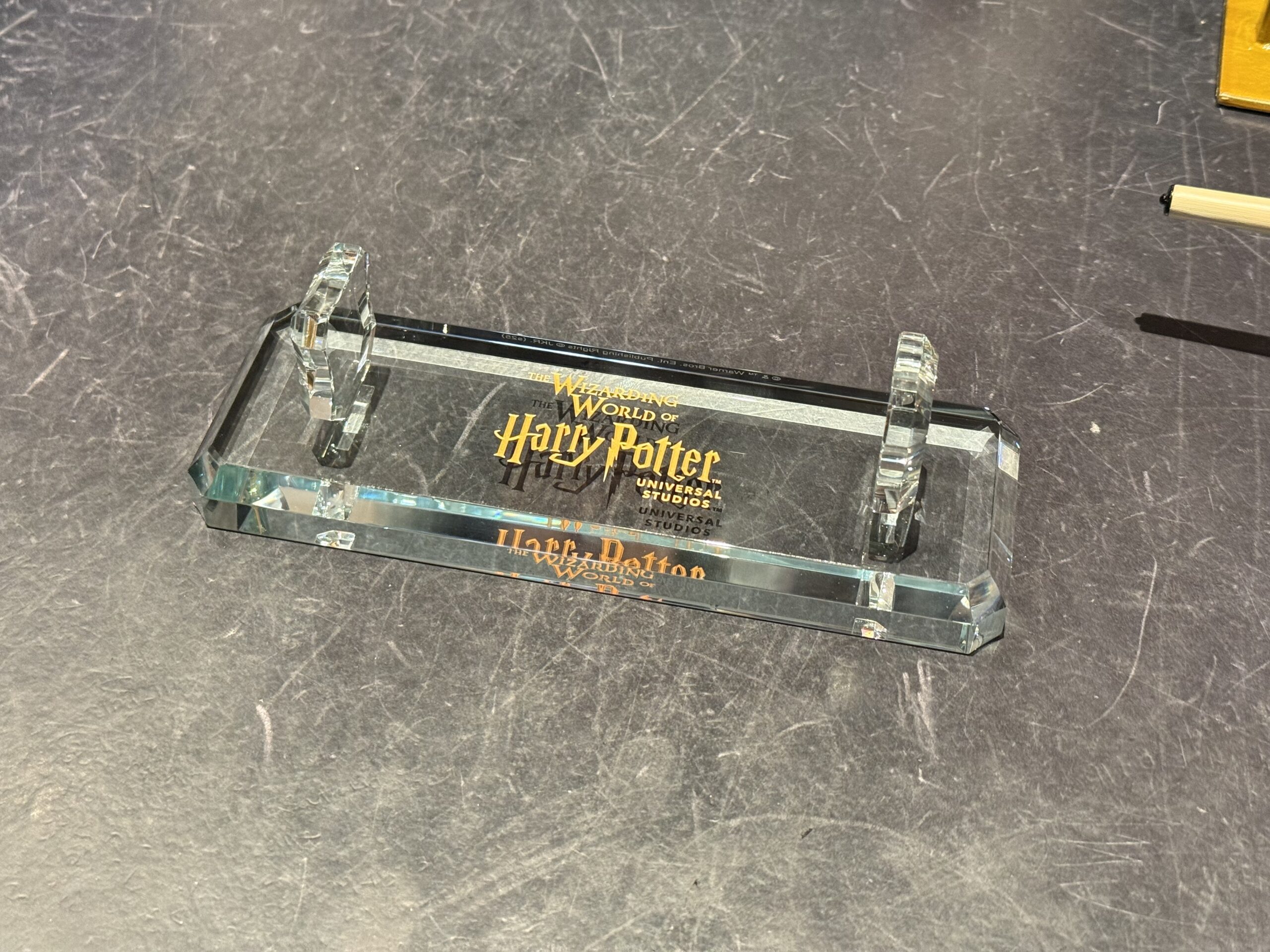 You can display your glass wand (or any other Wizarding World wand) on this glass stand.
