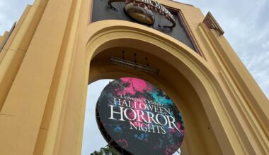 Entrance archway at Universal Studios Florida with a large circular sign advertising