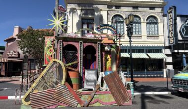 After some creepy clown props were installed on the Hollywood street, we speculated this could be the Infernal Carnival of Nightmares scare zone starring Jack the Clown and Dr. Oddfellow. However, with newly-installed stages and sets, we can confidently say this will be Sideshow of Decay: