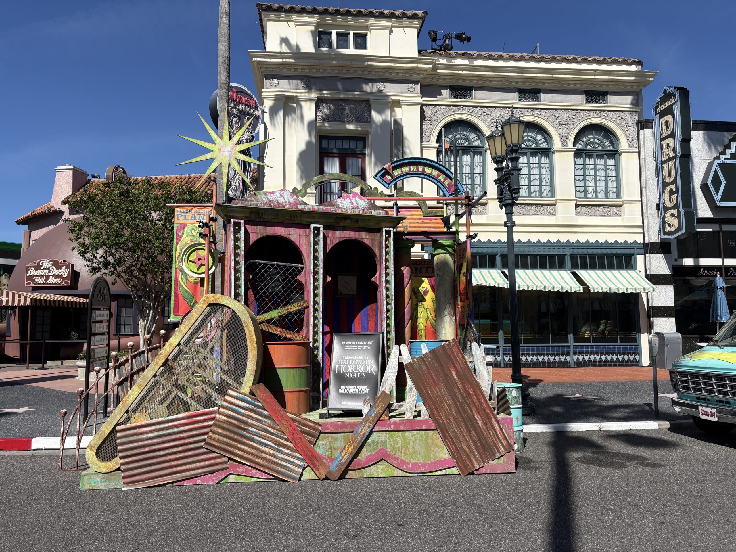 After some creepy clown props were installed on the Hollywood street, we speculated this could be the Infernal Carnival of Nightmares scare zone starring Jack the Clown and Dr. Oddfellow. However, with newly-installed stages and sets, we can confidently say this will be Sideshow of Decay: