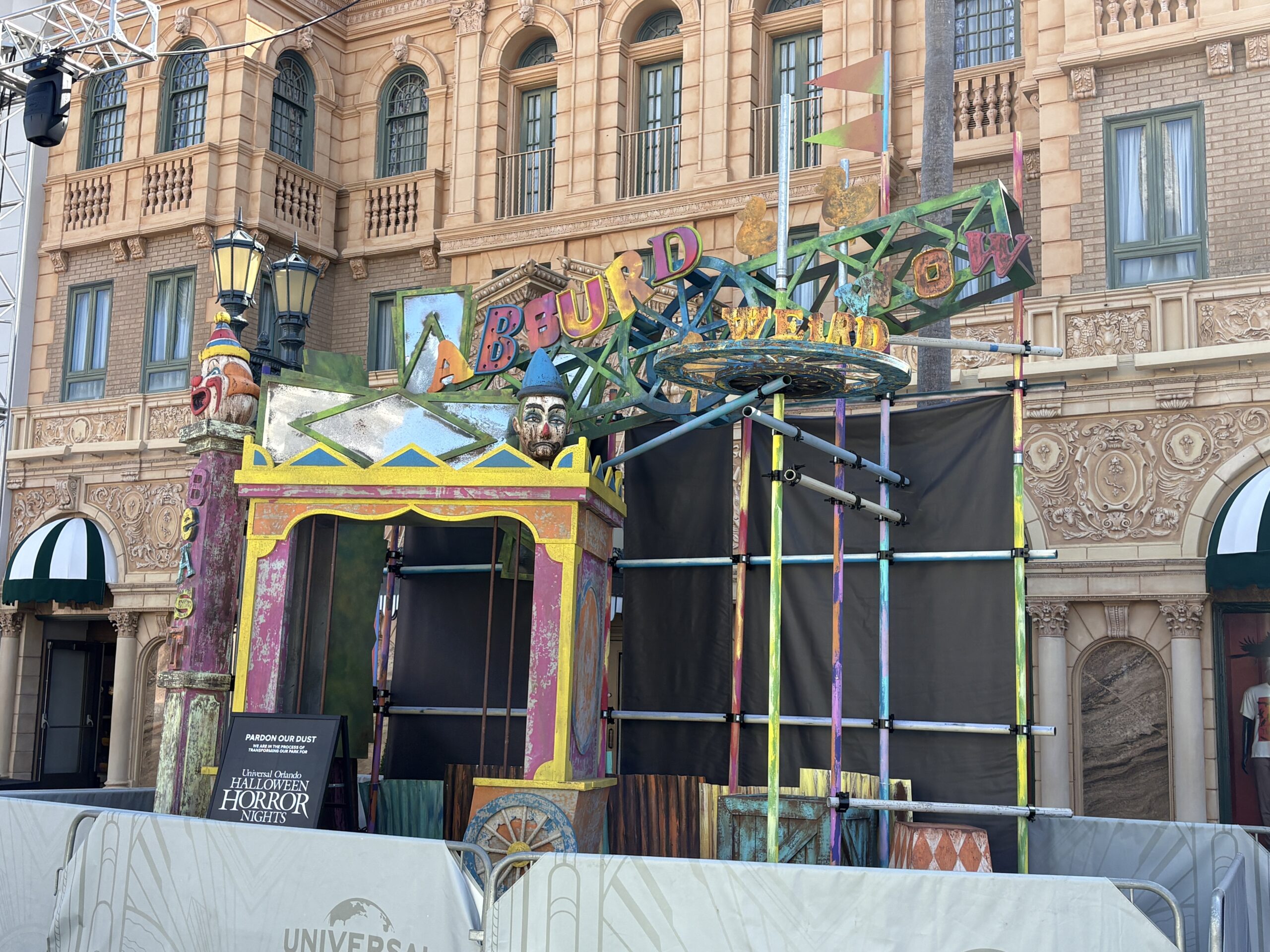 This stage will display the "Absurd" and "Weird." There's a pair of dirty clown heads, one smiling and the other frowning.