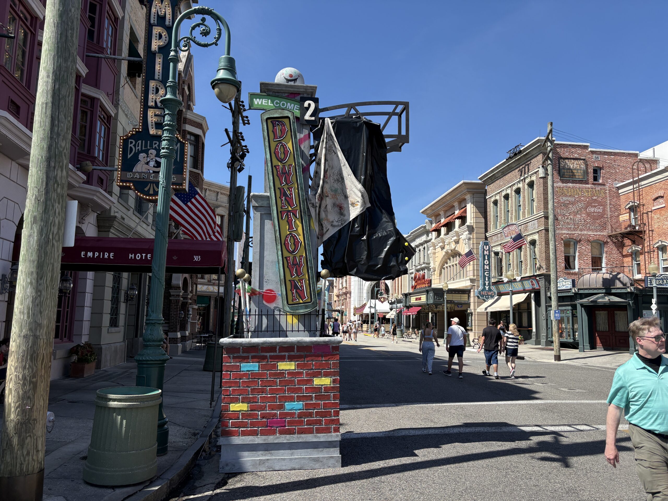 The New York section of the park also features colorful clown theming but this appears to be for Killer Klowns from Outer Space. Infernal Carnival of Nightmares will probably be at the entrance of the park.