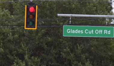 Flashing traffic light at this intersection still not fully operational