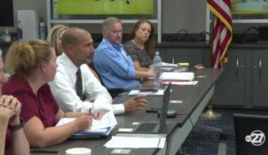 Leon teachers union signs state-mandated pay increase deal