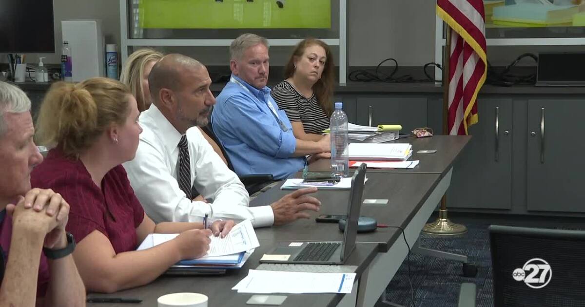 Leon teachers union signs state-mandated pay increase deal