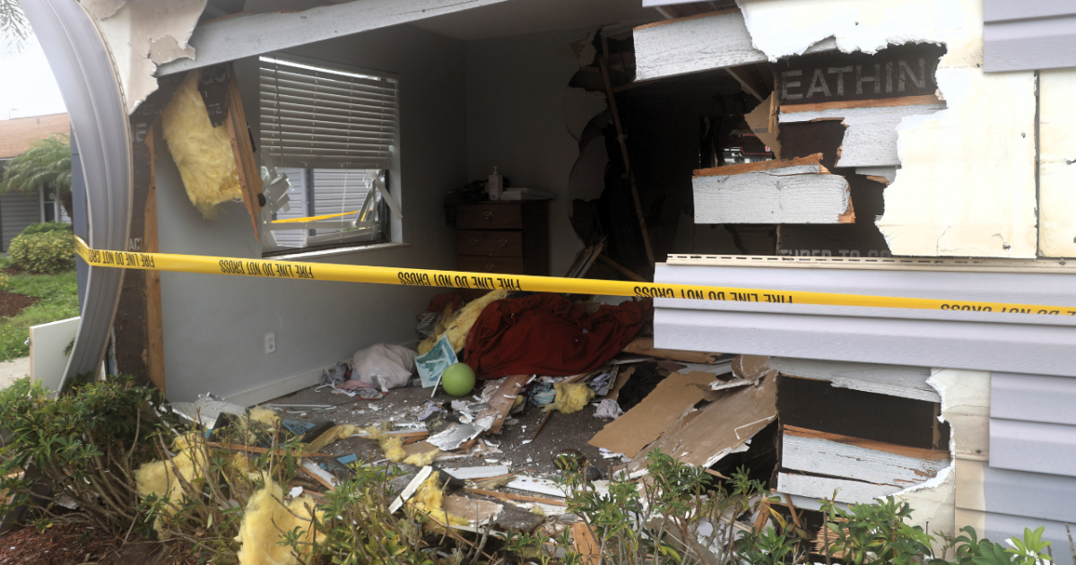 2 kids in serious condition after truck hits 2 Tampa apartment buildings: HCFR