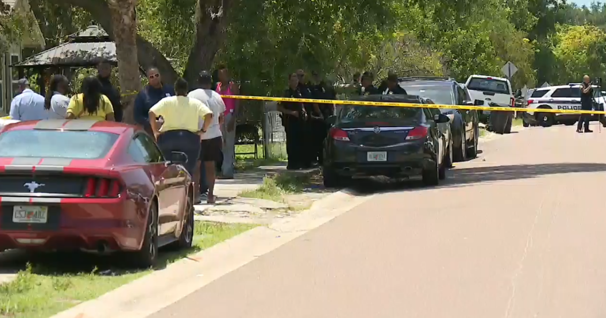 Mother of 4 shot at workplace in St. Pete, police search for suspect