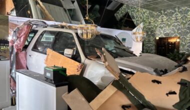 SUV crashes into Carrollwood restaurant, narrowly missing workers and customers