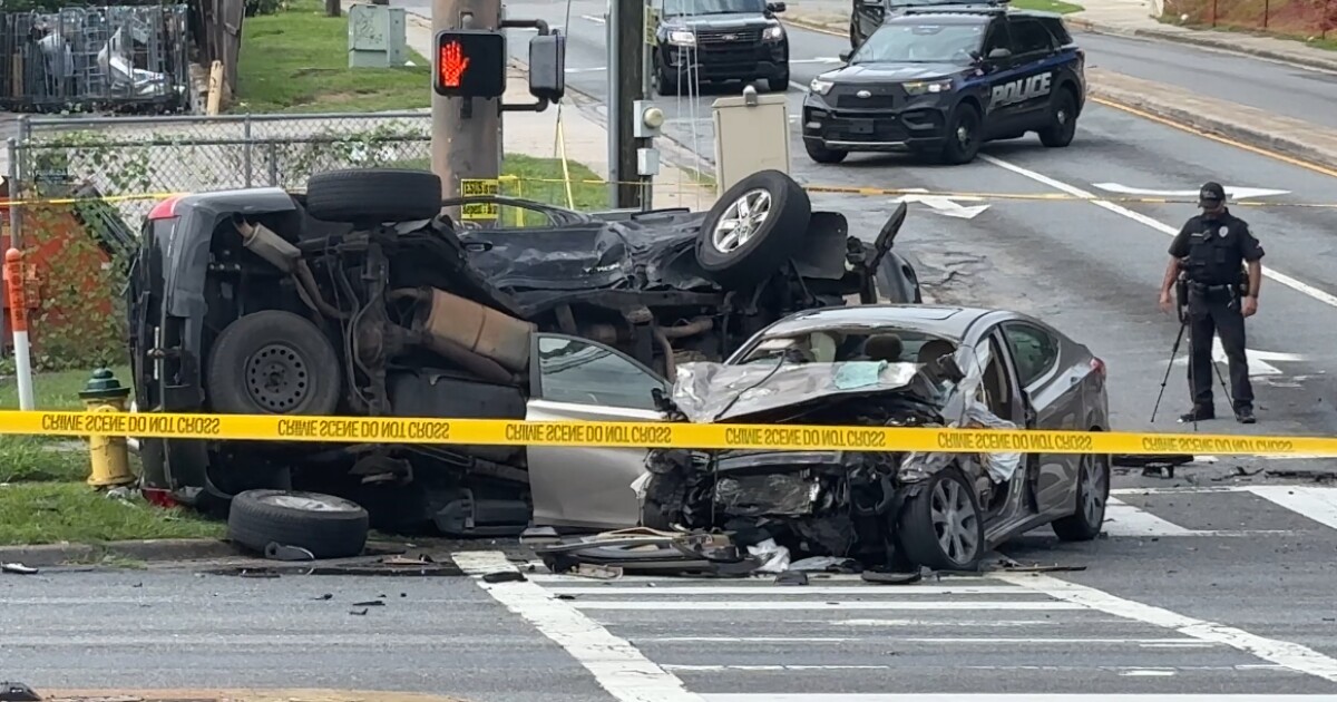 HAPPENING NOW: Traffic crash closes westbound West Tennessee St at High Road