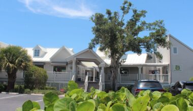 Island vibe helps Sanibel businesses weather string of hurricanes and slow summer sales | WGCU News