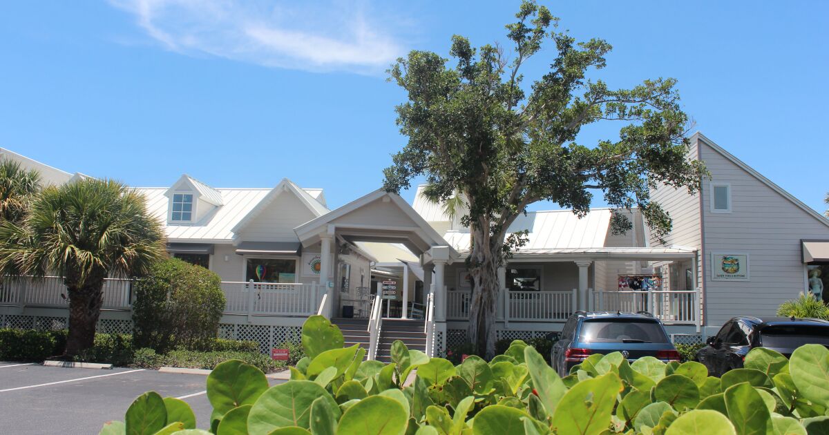 Island vibe helps Sanibel businesses weather string of hurricanes and slow summer sales | WGCU News