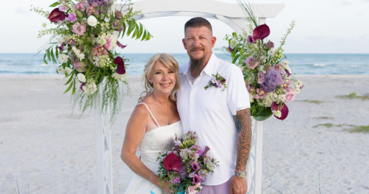 Sanibel wedding is a gift of a lifetime for Indiana couple dealing with the issue of end of life | WGCU News