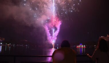 Thousands gather at Lake Eola for Orlando’s fireworks show