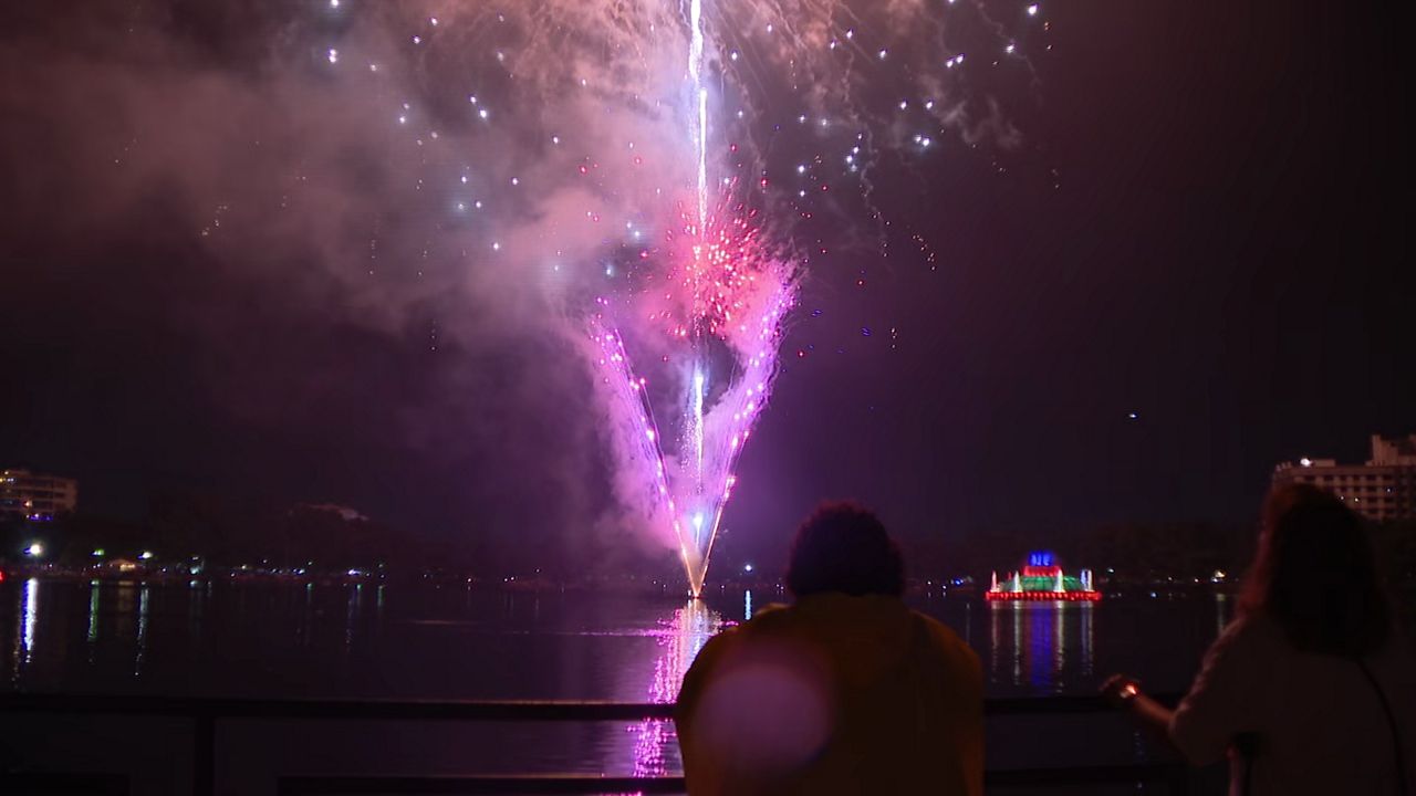 Thousands gather at Lake Eola for Orlando’s fireworks show