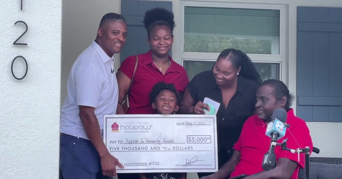 Former Tampa Bay Buccaneer Warrick Dunn hosts charity reunion in Palm Harbor