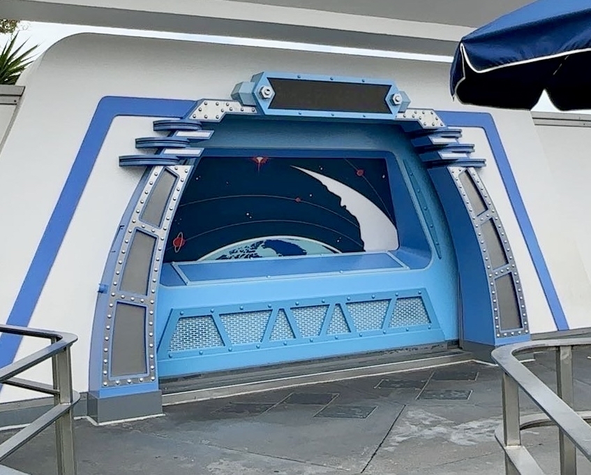 The former Buzz Lightyear meet and greet at Magic Kingdom has been updated with a more generic Tomorrowland backdrop. Buzz has not met regularly in the space for a while, but Stitch and Chip 'n' Dale sometimes meet in the area.