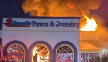 Fire breaks out at Kissimmee pawn shop
