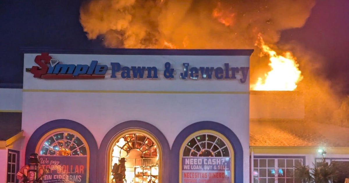 Fire breaks out at Kissimmee pawn shop