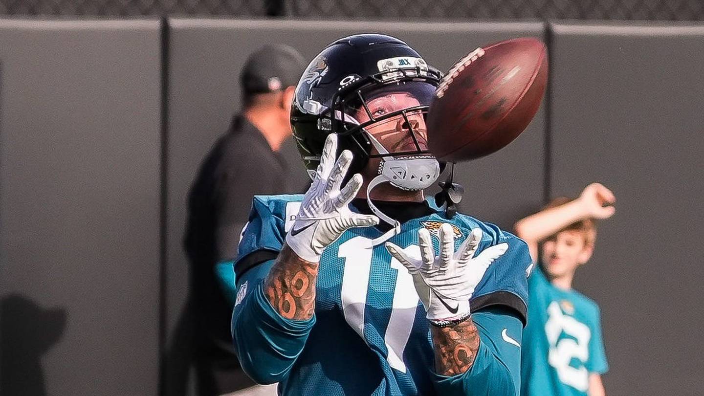 Jacksonville Jaguars Wide Receiver Parker Washington (11) catches a pass during the Jacksonville Jaguars seventh day of NFL Training Camp at the Miller Electric Center in Jacksonville, Fla., Thursday August 6, 2026.