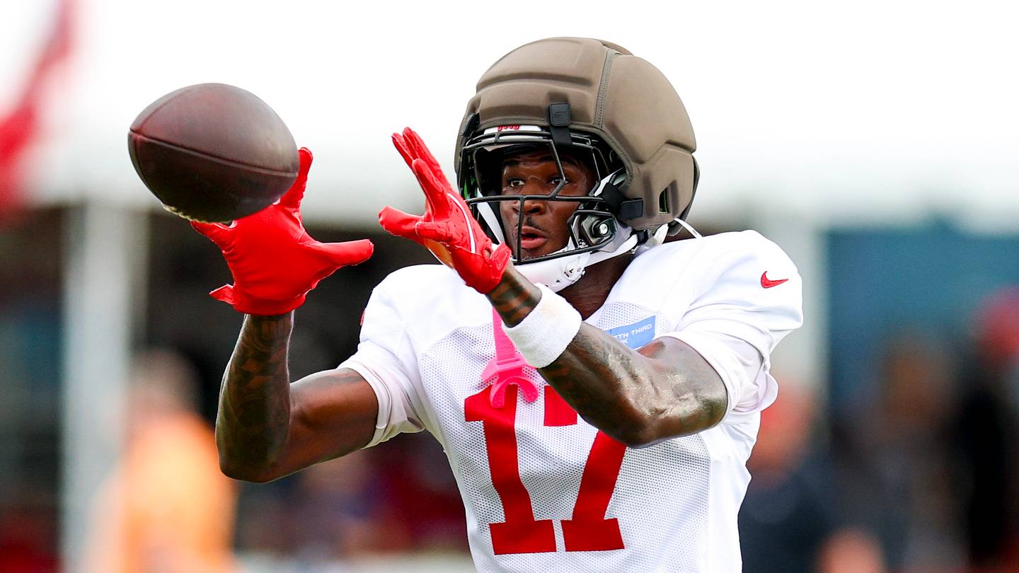 Observations From Day 9 of Buccaneers Training Camp: Ted Hurst Steals the Show