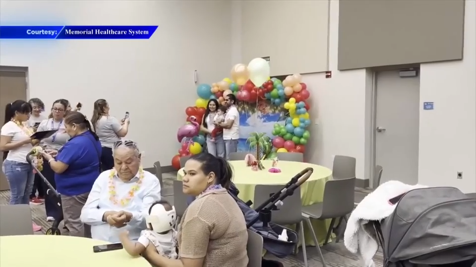 Memorial Regional Hospital hosts luau-themed luncheon for breastfeeding moms - WSVN 7News | Miami News, Weather, Sports