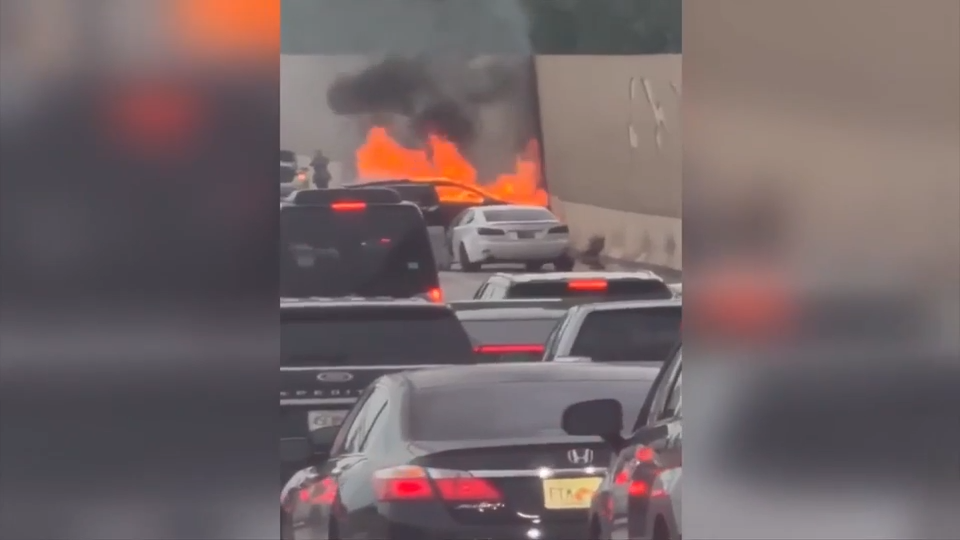 Crews extinguish car fire that erupted on I-95 near SR 112 in Miami - WSVN 7News | Miami News, Weather, Sports