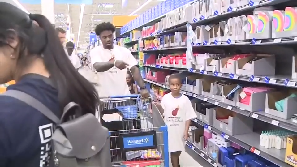 Heat players, dancers join students for back-to-school shopping spree in West Miami-Dade - WSVN 7News | Miami News, Weather, Sports