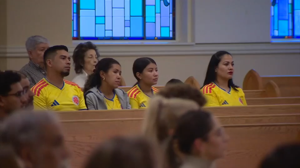 South Florida’s Colombian community comes together for prayers in wake of devastating earthquake - WSVN 7News | Miami News, Weather, Sports