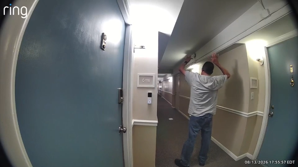 Man arrested after reported confrontation with Amazon driver at Wilton Manors apartments leads to SWAT standoff - WSVN 7News | Miami News, Weather, Sports