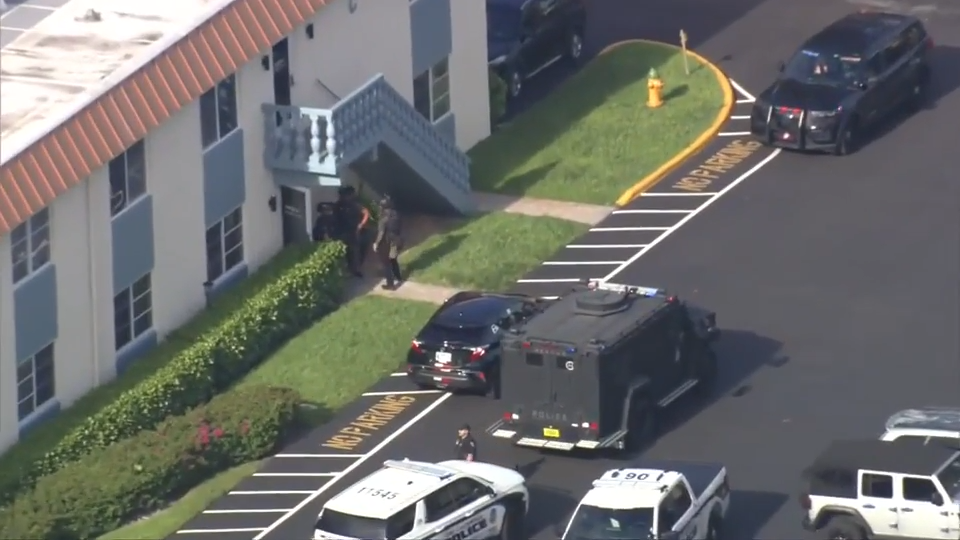 Heavy police, SWAT presence at Wilton Manors apartment complex in violent crime case - WSVN 7News | Miami News, Weather, Sports