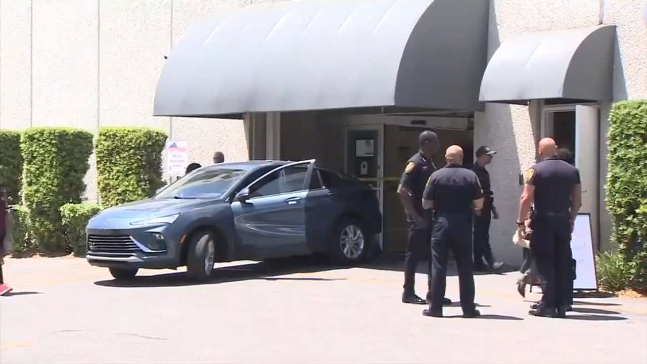 Driver hospitalized after slamming into back entrance of North Miami City Hall - WSVN 7News | Miami News, Weather, Sports