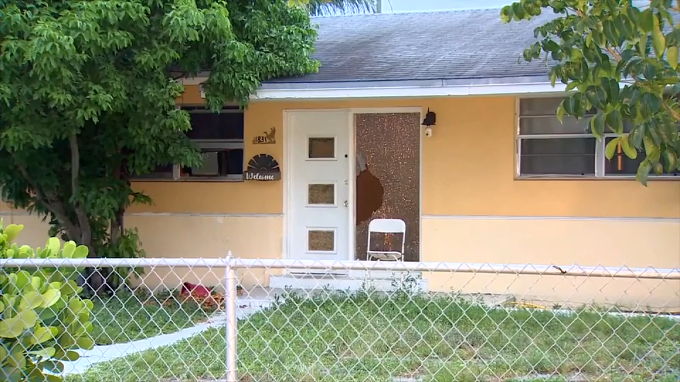 Father shoots son after argument outside Miami Gardens home - WSVN 7News | Miami News, Weather, Sports