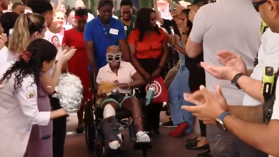 Doctors, first responders celebrate 11-year-old’s return home after suffering severe burns in car crash - WSVN 7News | Miami News, Weather, Sports