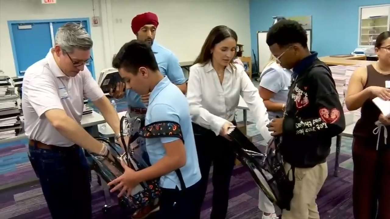 Marlins partner with Kiwanis Club of Little Havana to distribute school supplies to students - WSVN 7News | Miami News, Weather, Sports