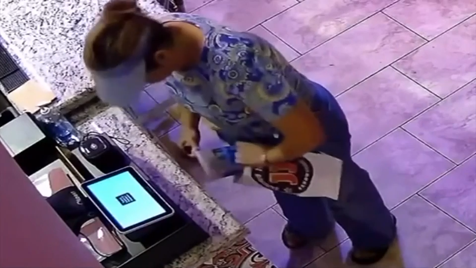 Couple caught on camera stealing tip jar, walking out of restaurant in Miami - WSVN 7News | Miami News, Weather, Sports