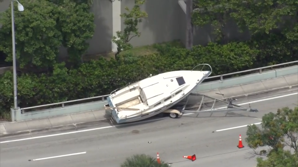 Sailboat ends on side of road while being towed by U-Haul in Fort Lauderdale - WSVN 7News | Miami News, Weather, Sports
