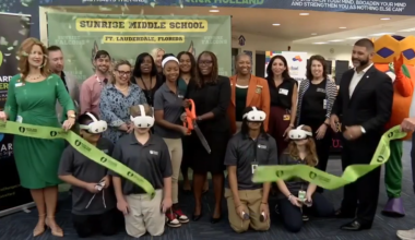 Sunrise Middle School opens new lab with extended reality headsets for immersive lessons with students - WSVN 7News | Miami News, Weather, Sports