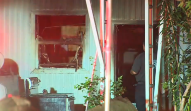 Crews extinguish house fire in Lauderdale Lakes - WSVN 7News | Miami News, Weather, Sports