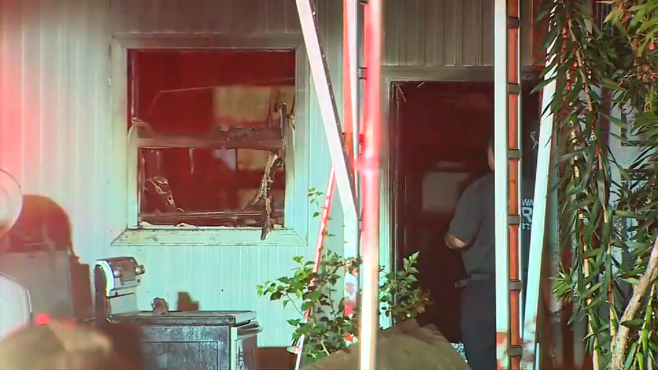 Crews extinguish house fire in Lauderdale Lakes - WSVN 7News | Miami News, Weather, Sports